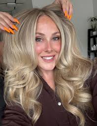 A week in the life at The Lounge 🤍 • • • • • Key words : hair , hair salon  , hair color #hair #haircolor #hairdresser #summerhair #weekinthelife