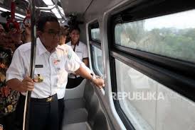 Alat digunakan untuk baiki kereta remuk. Anies Targetkan Lrt Beroperasi Awal 2019 Republika Online