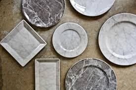 Available in a variety of styles such as gold bead, silver for a rustic table setting, shop our faux wood charger plates in a gold or gray woodgrain pattern. Etrusca Charger Plate Dark Grey Table Manners