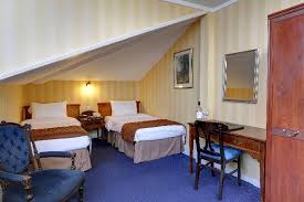 Business guests enjoy the breakfast. Best Western Swiss Cottage Hotel Regent S Park London Hotelopia