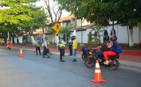 Paris dijo que si se cumplen las medidas actuales, como el distanciamiento físico, lavado de manos, bajar la circulación, cumplir la cuarentena, cumplir en el toque de queda en. Se Levanta El Pico Y Cedula Pero Se Mantiene El Toque De Queda En Cartagena Cablenoticias