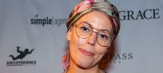 Jeanette springer ud