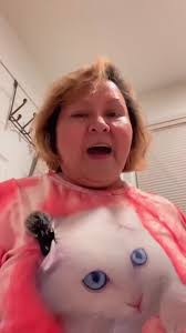 Video Review of Bime Beauty Self-Cleaning Hair Brush: Anti-Frizz, Scalp  Massage, & Hygienic for All Hair Types: Gray 170x90mm by {{userName}}