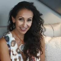 Marisa Holliday's Instagram, Twitter & Facebook