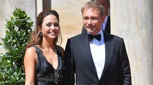 Aber wer ist franca lehfeldt eigentlich? Seltenes Parchenselfie Von Christian Lindner Und Franca Lehfeldt
