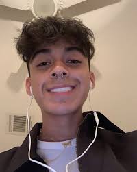 Learn how to download any video from websites like youtube and even streaming services like netflix and hulu. Tksccbq32gx7em