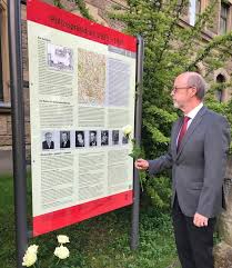 Der zweite weltkrieg war der größte und verlustreichste konflikt in der weltgeschichte mit über 60 teilnehmenden staaten und über 100 millionen soldaten. 75 Jahre Kriegsende Polizeiprasident Volker Kluwe Gedenkt Den Opfern Deister Echo
