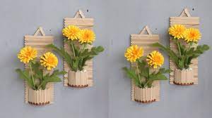 Sebagai referensi, kali ini kania akan memberikan ide kreatif hiasan dinding dari kayu yang bisa kamu pasangkan di rumah. Popsicle Stick Crafts Ide Kreatif Hiasan Dinding Dari Stik Es Krim D Craft Stick Crafts Popsicle Stick Crafts House Diy Popsicle Stick Crafts