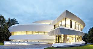 Die entwicklung einzelner stilepochen erfolgt nach klimatischen, technischen. Futuristisches Haus Der Astronomie Architektur