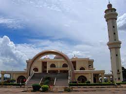 Outer View Kampala National Mosque Uganda National Mosque Colonel Muammar Gaddafi Of Libya Commissioned The Mosque As A Gif Beautiful Mosques Mosque Uganda
