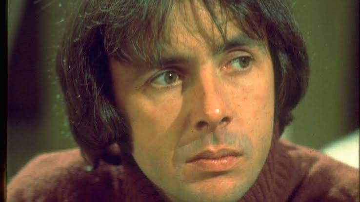 Richard O'Sullivan: Man About the House star dies aged 82 - BBC News