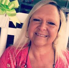 I don't know who needs to hear this but the Kroger curbside pickup parking  spots are for CURBSIDE PICKUP! Not for you to park to go into the store 🙄 