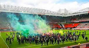 16 wins for mancunians, 11 victories for merseysiders. B R Football On Twitter Manchester United Fans Storm Old Trafford Ahead Of The Match Against Liverpool In Protest Of The Club S Ownership