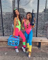 Ich hab keine ahnung was ich anziehen soll ich will mich auch nicht voll zum deppen machen.und was für eine frisur???und die schminke??ich freu mich über tipps. 80 S Halloween Costume Idea Best Friend Costumes Decadedayoutfits Last Minute Halloween Costume Ideas From A 80er Partyoutfit 80er Jahre Kostum Party Outfit