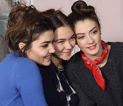 Alem dergisi yılın ilk kapağını burcu özberk ile gerçekleştirdi. Burcu Ozberk Miray Akay And Hande Ercel In Gunesin Kizlari 2015 Turkish Women Beautiful Best Couple Pictures Cute Girl Face