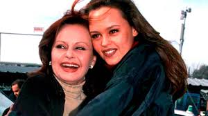 Rocío Dúrcal es la madre de Sheila Devil, hija trans de Camilo Sesto?  Shaila Dúrcal responde