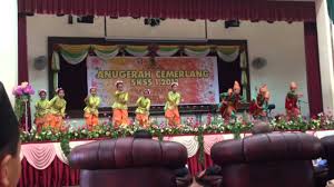 Untuk melihat detail lagu kurik kundi lirik klik salah satu judul yang cocok, kemudian untuk link download kurik kundi lirik ada di halaman berikutnya. Kurik Kendi Dance By Cikgu Zainal