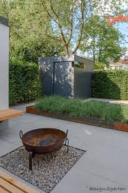 Traumhafter Garten In Munchen Riemerling Design Garten Feuerschalen Garten Garten Garten Design