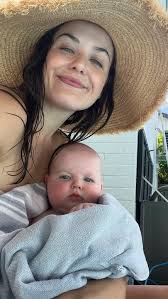 Shout out to all my mum followers🩷