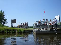 Mit Der Kurbelfahre Bei Filsum Gelangt Man Kann Ganz Schnell Von Einem Ufer Zum Anderen Ohne Mit Dem Rad Umwege Zu Fah Ostfriesland Urlaub Ostfriesland Urlaub