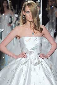 Feb 25, 2021 · zur hochzeit trug victoria swarovski das teuerste brautkleid der welt. Reem Acra X Tiffany Co Das Ist Das Teuerste Brautkleid Der Welt Vogue Germany