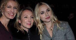 Bonne performance d'audrey lamy en chieuse de service et sandrine kiberlain en dilettante. Audrey Lamy Her Niece Chloe Jouannet Pulls Out The Files For Her Birthday Today24 News English