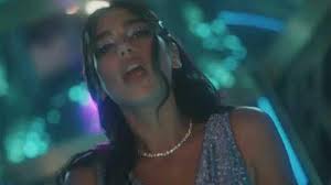 Dua lipa levitating featuring dababyの歌詞: Watch Popular English Official Music Video Song Levitating Remix Sung By Dua Lipa Featuring Dababy English Video Songs Times Of India