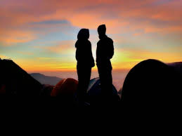 Hasil gambar untuk pendaki siluet