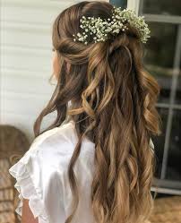 A half up half down wedding hairstyle is a perfect option that offers something between a romantic updo and a fancy down 'do. 22 Half Up Wedding Hairstyles For 2020 Kiss The Bride Magazine