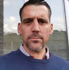 Hello all, hope this is allowed in group! I am after a trades person to  remove this MDF panelling and lime plaster the wall behind it in our  hallway. We've had many