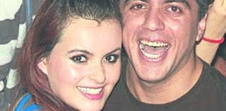 Frenan la boda de una joven con el asesino de su gemela