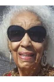 Ella Lyons's Instagram, Twitter & Facebook