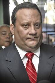 Sobreseen a Jácome por diplomas falsos