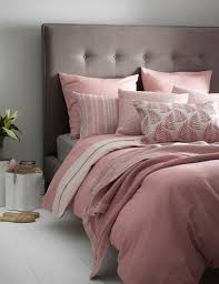 Le gris est une couleur associée, au niveau psychologique, à la conformité. 1001 Conseils Et Idees Pour Une Chambre En Rose Et Gris Sublime