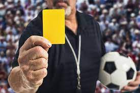 Gelbe karte werden nach viertelfinale gestrichen. Rote Karte Strafstoss Co Im Fussball Was Gilt Wann