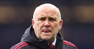 Manchester United fans take the chance to make Steven Gerrard joke after  Mike Phelan news