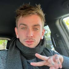 Mika Obrien (@mika_obrien)