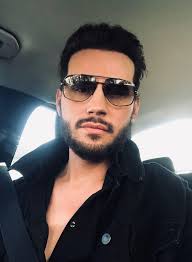 Dit weekend start met Paaspop 2023 (official) het festival seizoen en mogen  we los met de ElvisMatters band 👍🎶🎸 Gaan we jou ook ergens zien tijdens  de theater en festival tour? Bouke