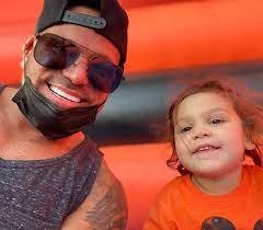 Ron) ble født i the bronx, new york city, new york, united states. Who Is Ronnie From Jersey Shore Dating It S Instagram Official