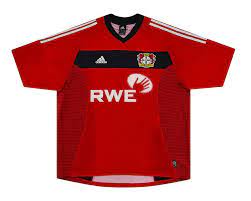 Butt, živković, placente, lúcio, juan, ramelow, balitsch, schneider, bastürk, neuville, berbatov, juric. Bayer 04 Leverkusen 2002 03 Home Kit