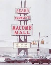 Macomb Mall In Roseville Michigan In The 70 S Roseville Michigan Detroit History Michigan