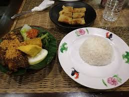 Wondering they really smash the chicken with a mallet. Spring Roll Beef Rise Picture Of Ayam Penyet Ria Kuching Tripadvisor