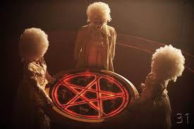 His latest is 31 where clowns and malcolm mcdowell trap dirty people in a warehouse and try to have hicks kill them. Review 31 A Rob Zombie Film 2016 Horrorfilme Thriller