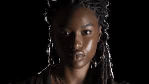 Jessica Marques, de “Justiça 2”, estreia nos palcos cariocas no espetáculo  distópico “Pandemônio”