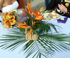 Simple Bird Of Paradise Flower Arrangement Pin By Julie Edwards On Tropical Beach Florals Bird Of Paradise Wedding Paradise Wedding Wedding Centerpieces