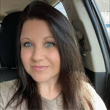 Why is one headlight flickering and the other turning off immediately after  being turned on?