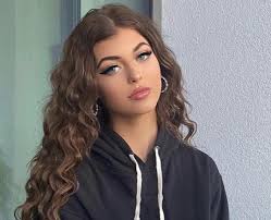 A tiktok of bryce hall, who's in an on and off relationship with addison rae, hanging out with loren gray at wahlburgers in west hollywood, is going around on the platform and people are speculating whether bryce is cheating on addison with loren. Is Loren Gray On Twitter Instagram Snapchat And Tiktok Loren Gray 16 Things Popbuzz