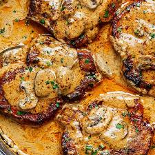 Cream of mushroom soup, water, pork chops, butter, rice, onion soup mix. Garlic Pork Chops Recipe In Creamy Mushroom Sauce How To Cook Pork Chops Eatwell101