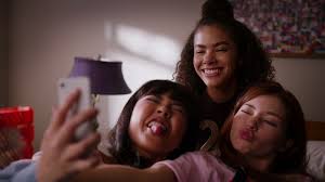 Overall, the new series is nothing like 'gilmore girls,' even if it does seem like it netflix's ginny & georgia has certainly caught people's attention on twitter, hasn't it? Ginny Georgia Netflix Mother Daughter Dramedy Shares Photos Release Date Teen Vogue