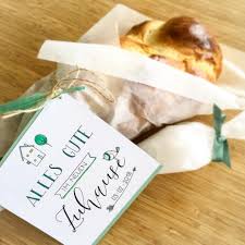 Brot Und Salz Was Hat Es Mit Diesem Brauch Auf Sich Jolie De Verrat Euch Was Hinter Dem Klassischen Brot Und Salz Brot Und Salz Einzug Brot Und Salz Spruch